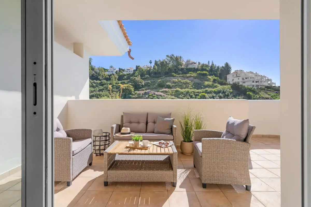Apartamento en Aloha Hills Club, Marbella, con piscina