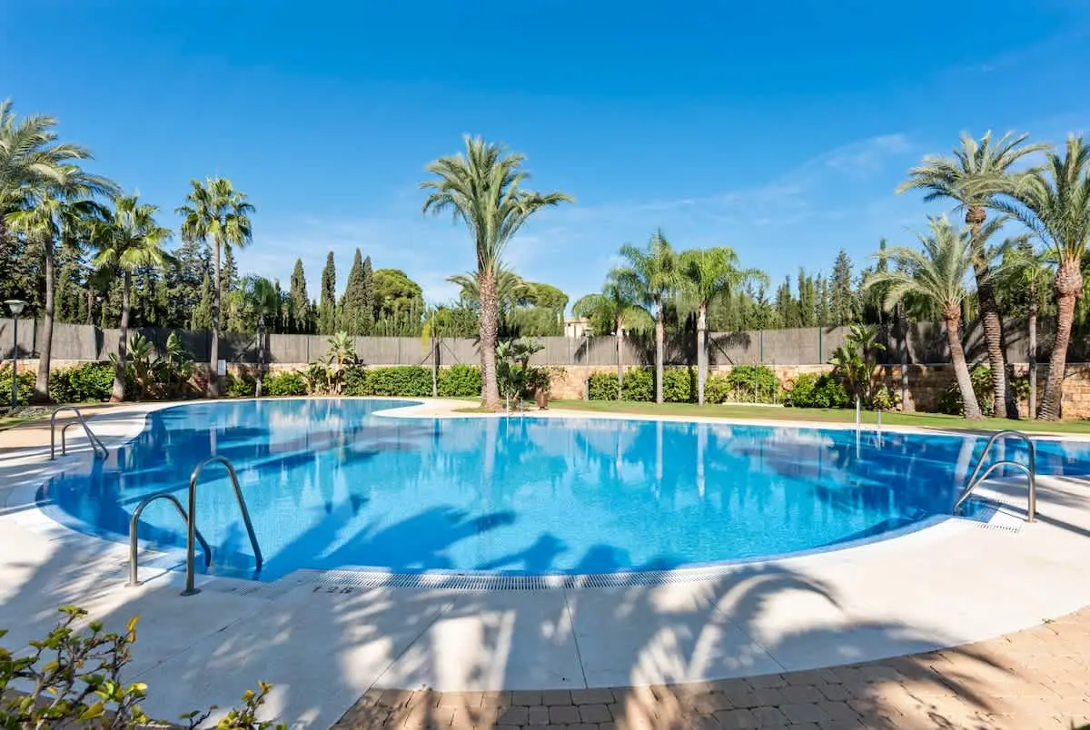Apartamento con piscina en Marbella - Ref M51