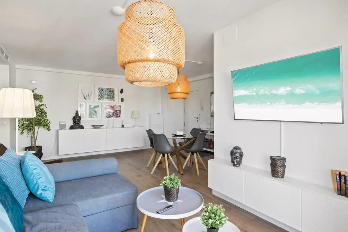 Central and Modern Apt - Ref 34