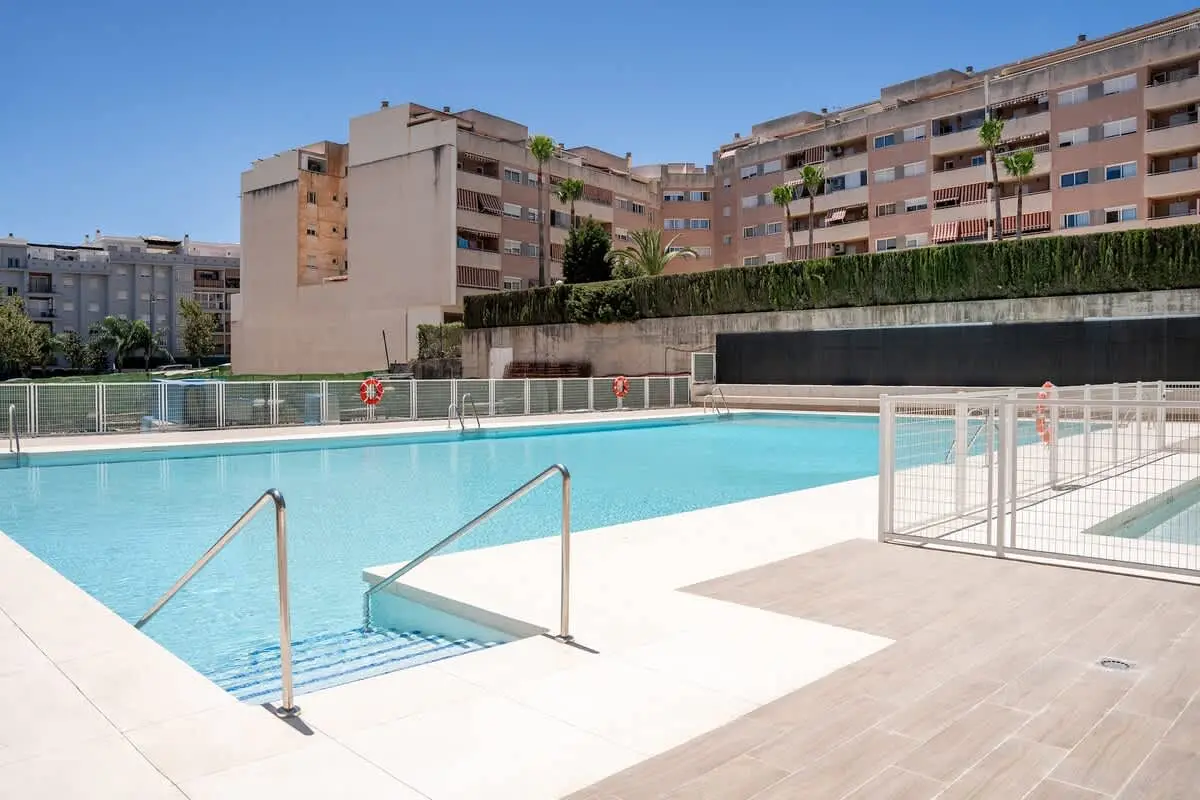 Apartamento de vacaciones con piscina - Ref 251
