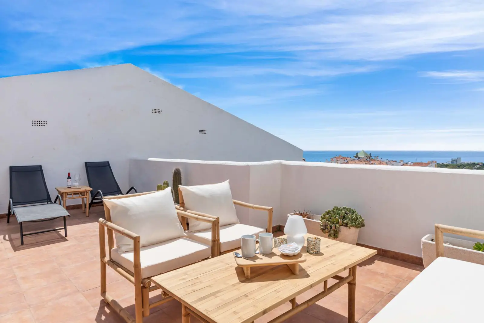 Ático con terraza panorámica y vistas al mar - Ref 129