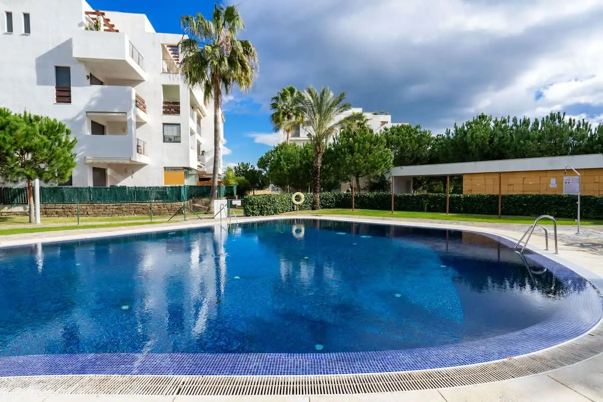 Poolfront garden apt - Ref 46