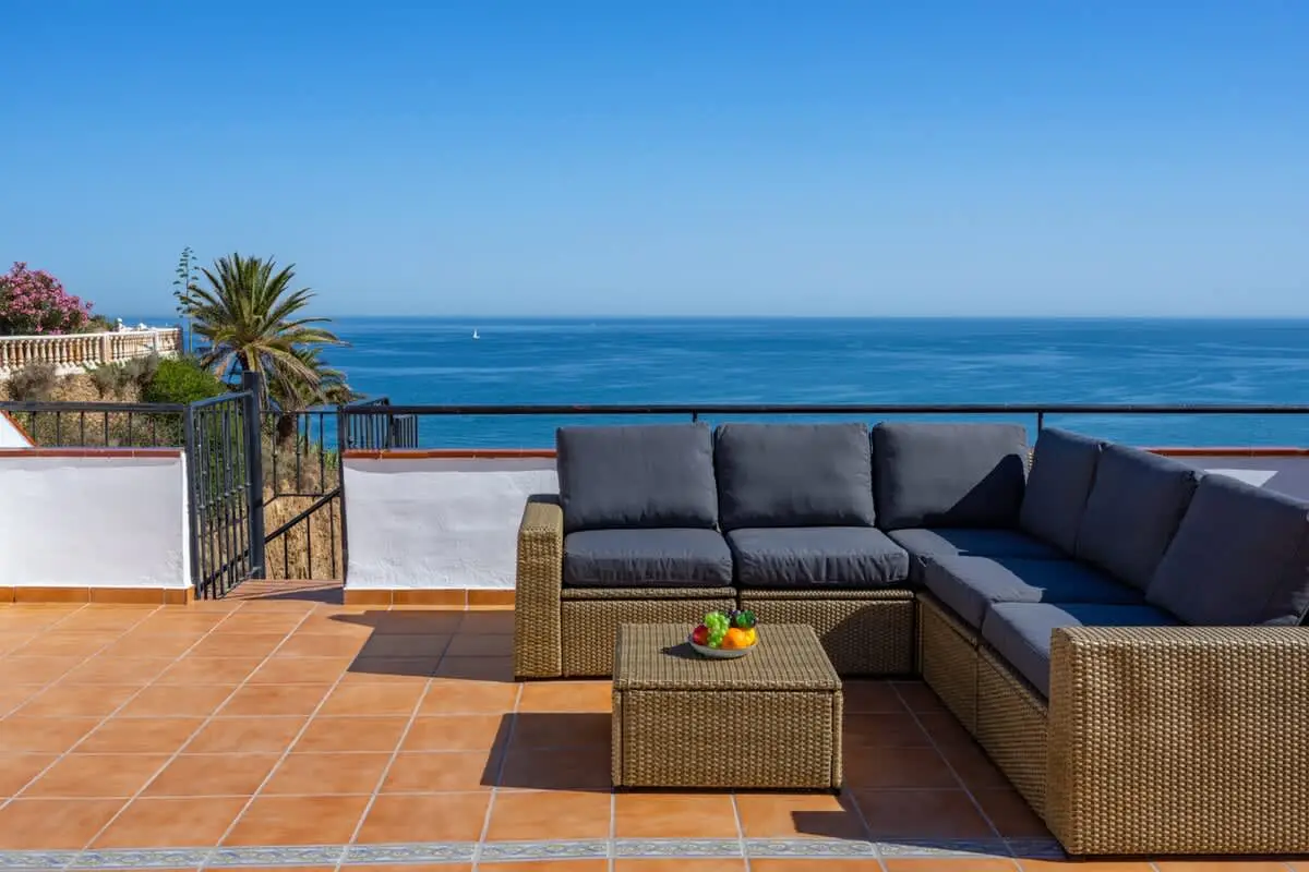 Seaview terrace w/ pool - Ref 103