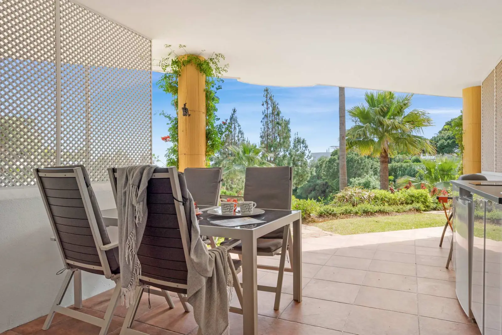 Precioso piso con golf y jardín- Ref 137