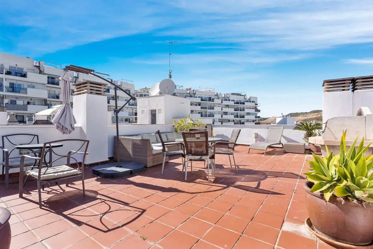 Ático con terraza y piscina - Ref 84
